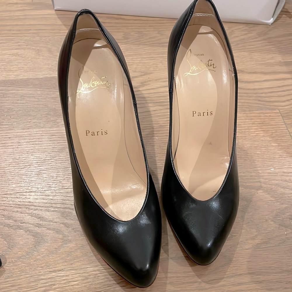 Like new Christian louboutin shoes